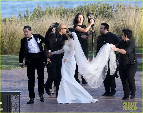 Val Chmerkovskiy Married Jenna Johnson in an Oceanfront。